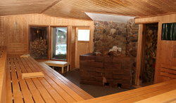 Innenansicht einer Sauna in der Birkensauna