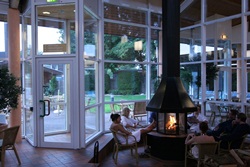 Kamin im Gastronomiebereich des Karlsbades